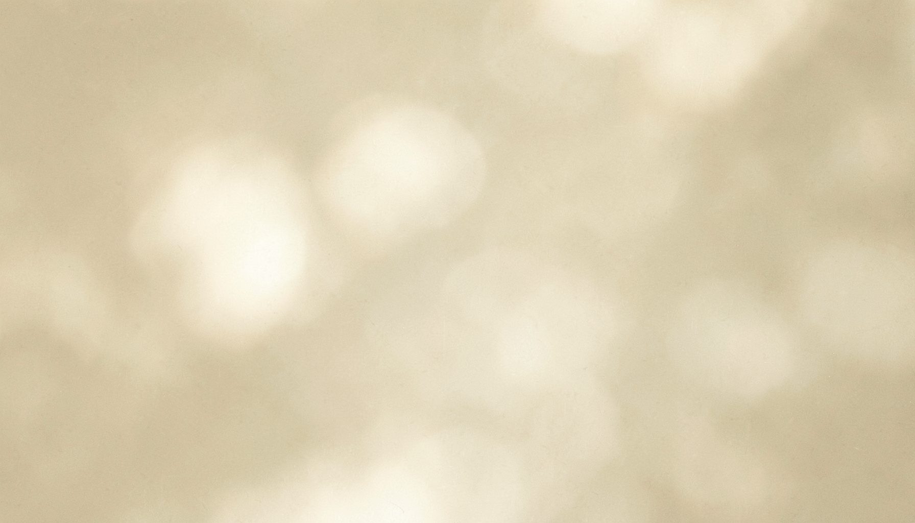 落ち着いた茶系の背景に、淡いクリーム色の光が差し込む温かみのある抽象的なテクスチャ。ビジネス文書やカレンダーを思わせるノスタルジックな雰囲気。